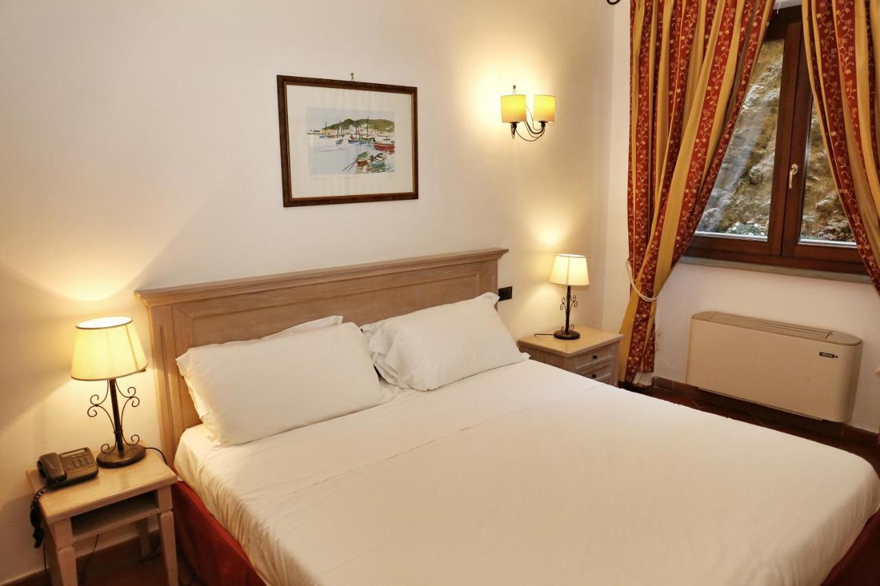 Albergo Filippo II Porto Santo Stefano  Exterior photo